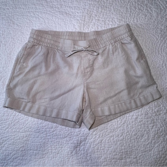 Old Navy Women's Mid Rise Tan Shorts - Picture 1 of 8